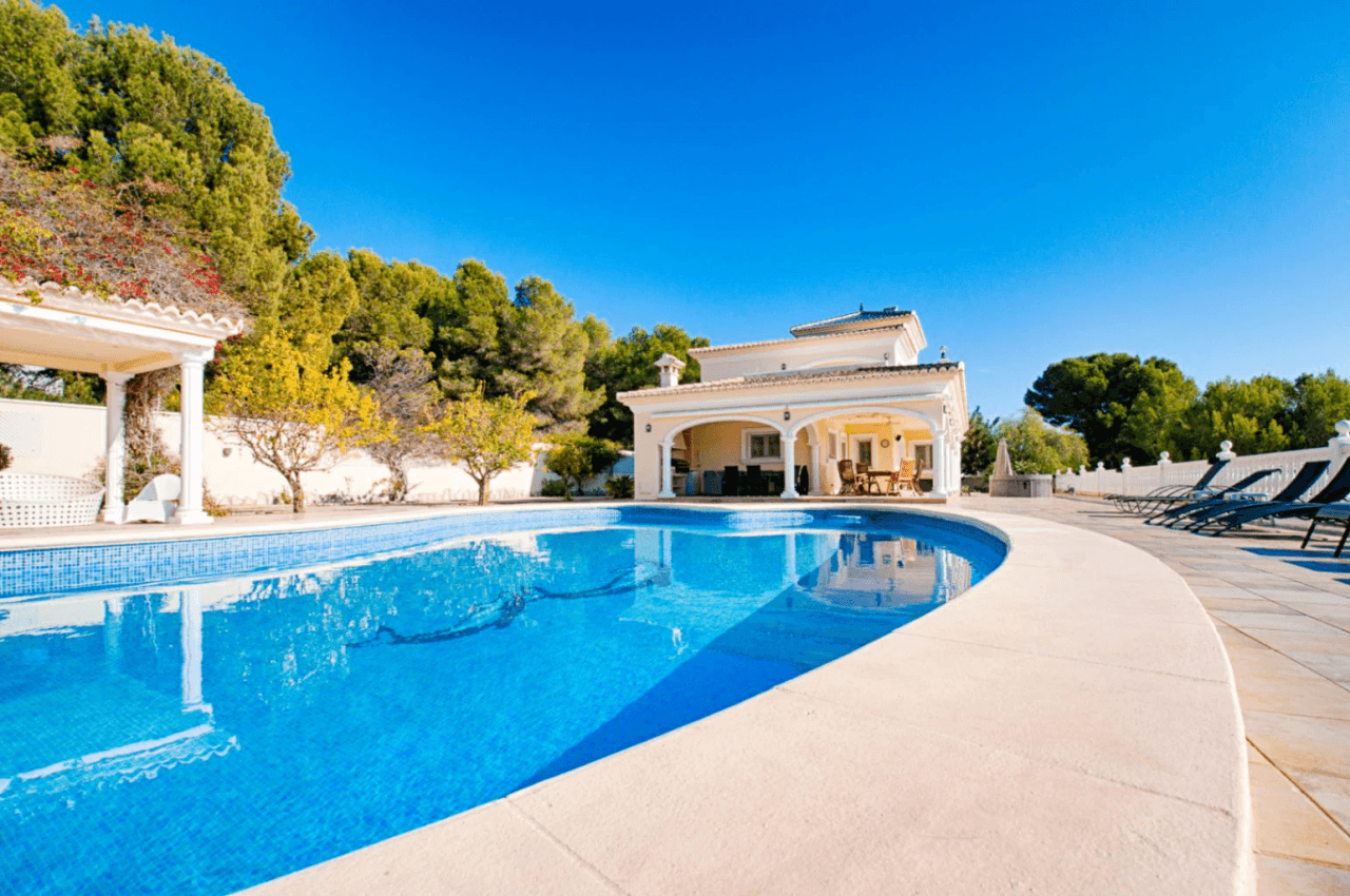 Large Elegant Villa with Sea Views for Sale in Moraira