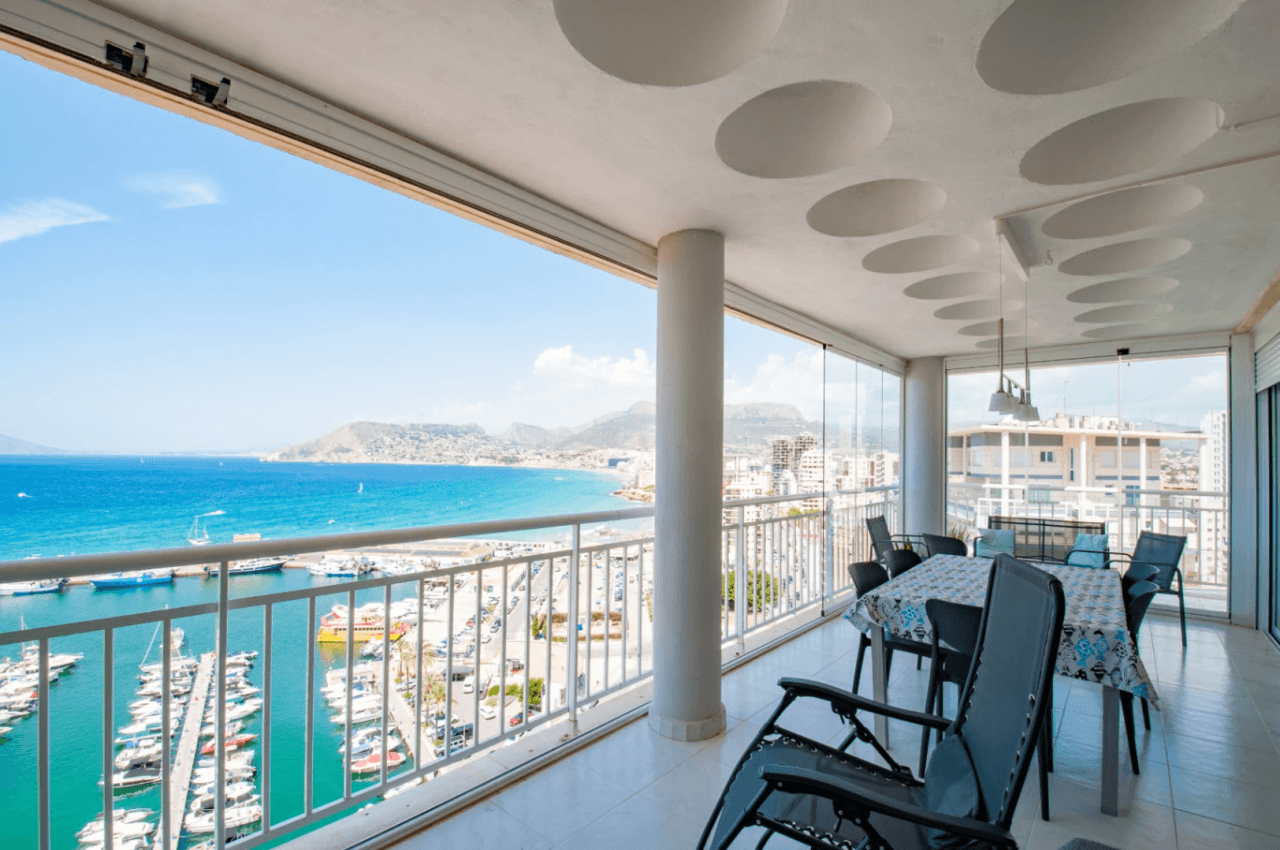 Penthouse for Sale in Calpe’s Puerto Area with Panoramic Sea Peñón Views
