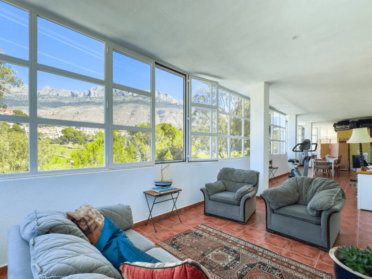 Fully Refurbished 4-Bedroom Villa with Golf, Mountain and Sea Views in Altea