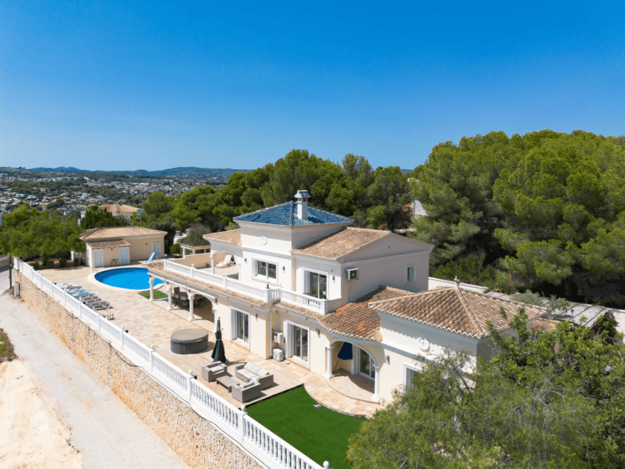 Large Elegant Villa with Sea Views for Sale in Moraira