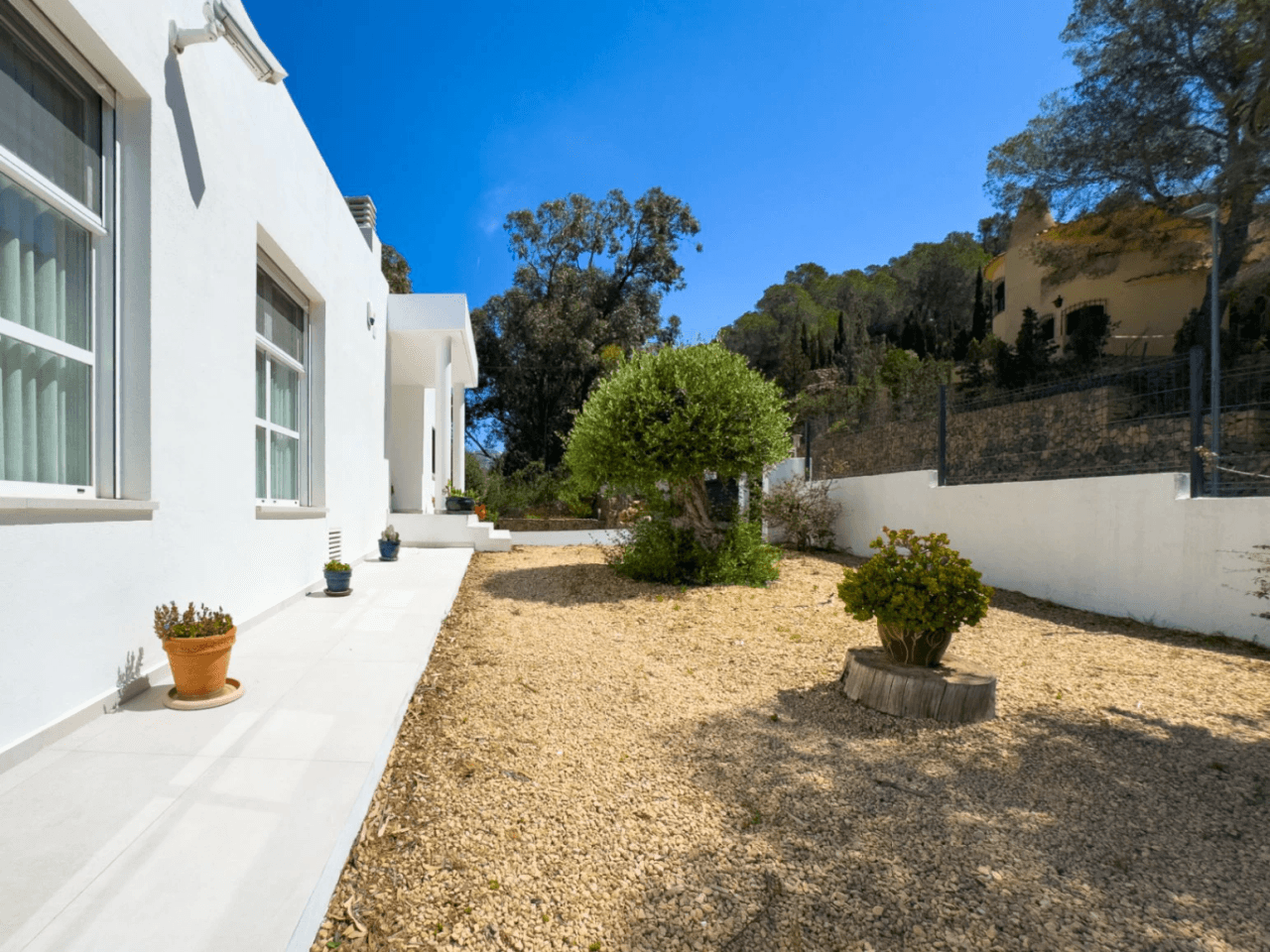 Fully Refurbished 4-Bedroom Villa with Golf, Mountain and Sea Views in Altea