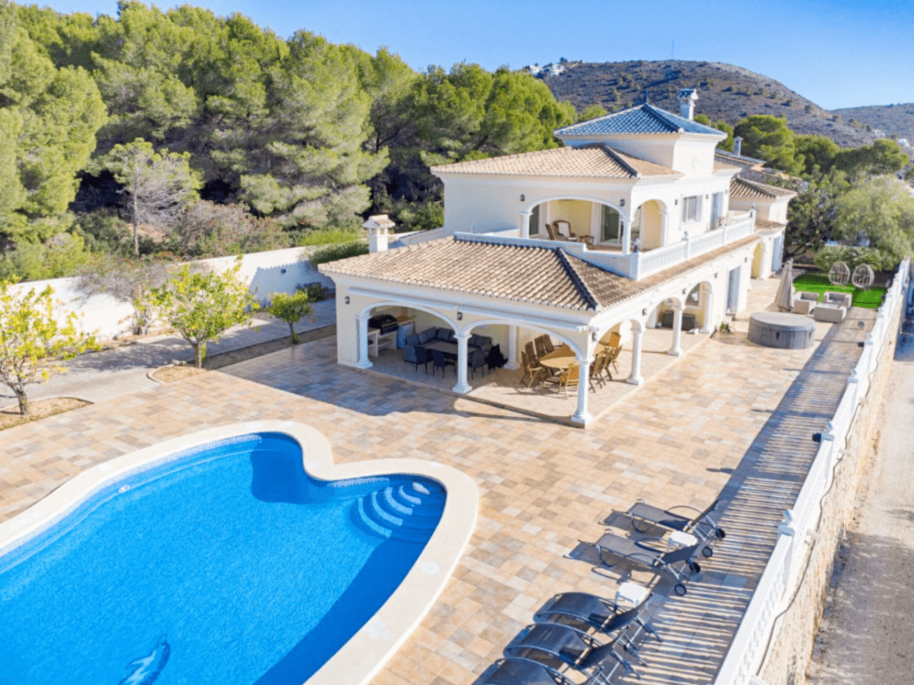 Large Elegant Villa with Sea Views for Sale in Moraira