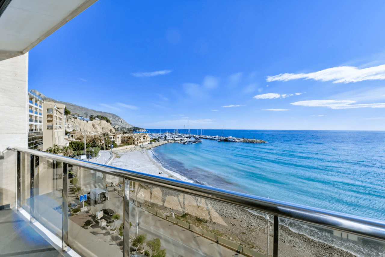 Seafront Duplex with Panoramic Views in Mascarat, Altea