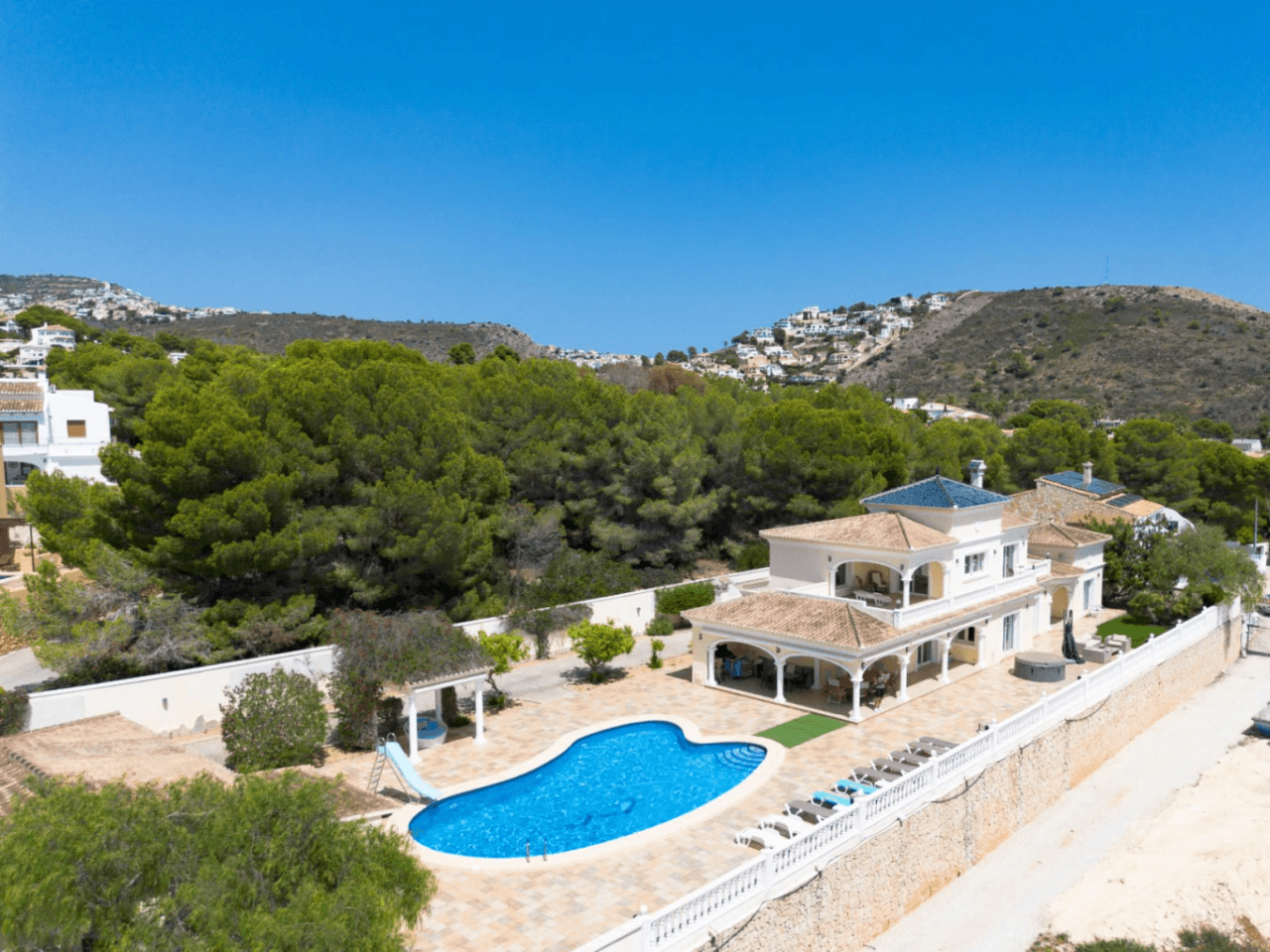 Large Elegant Villa with Sea Views for Sale in Moraira