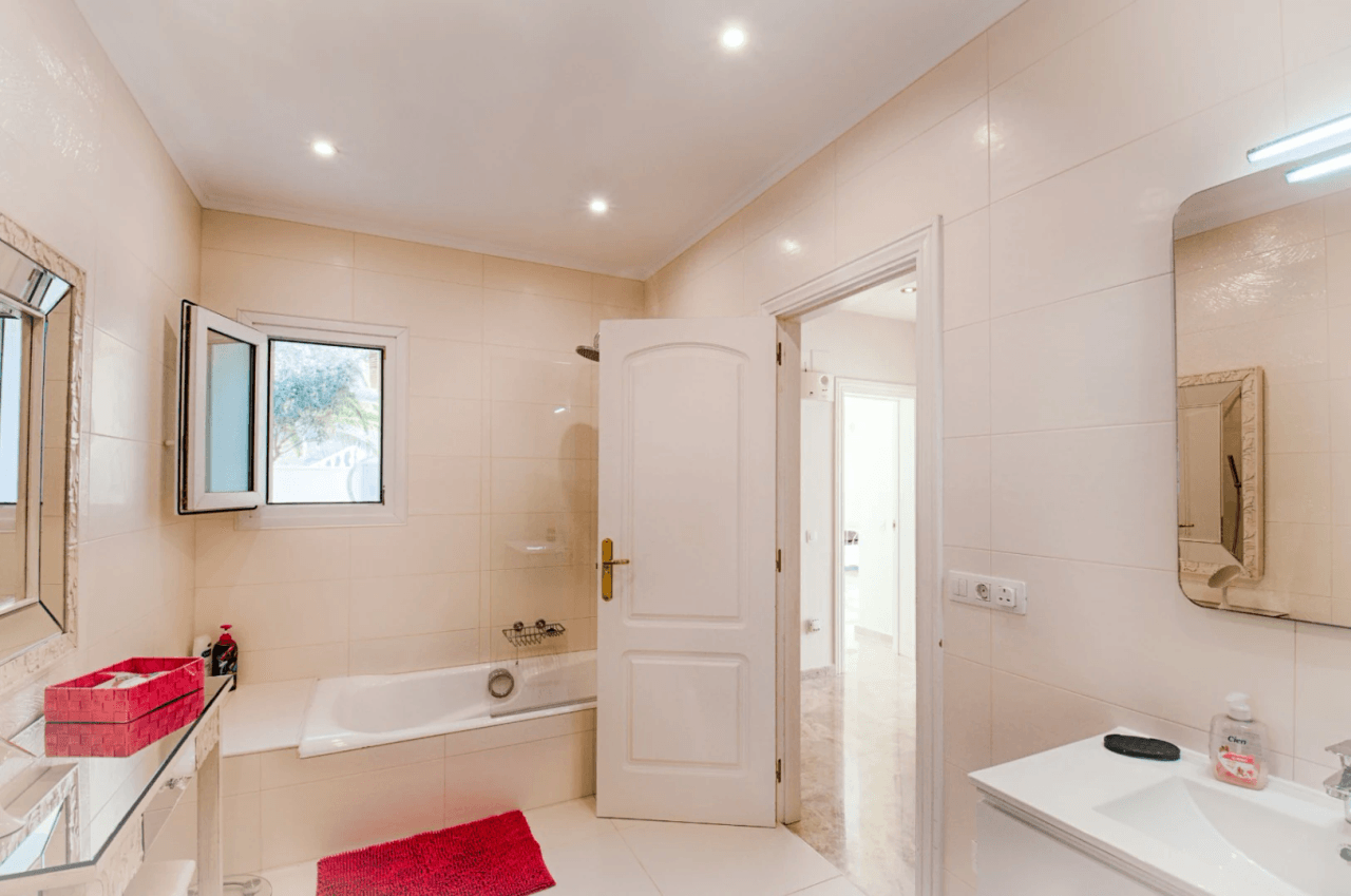 Large Elegant Villa with Sea Views for Sale in Moraira