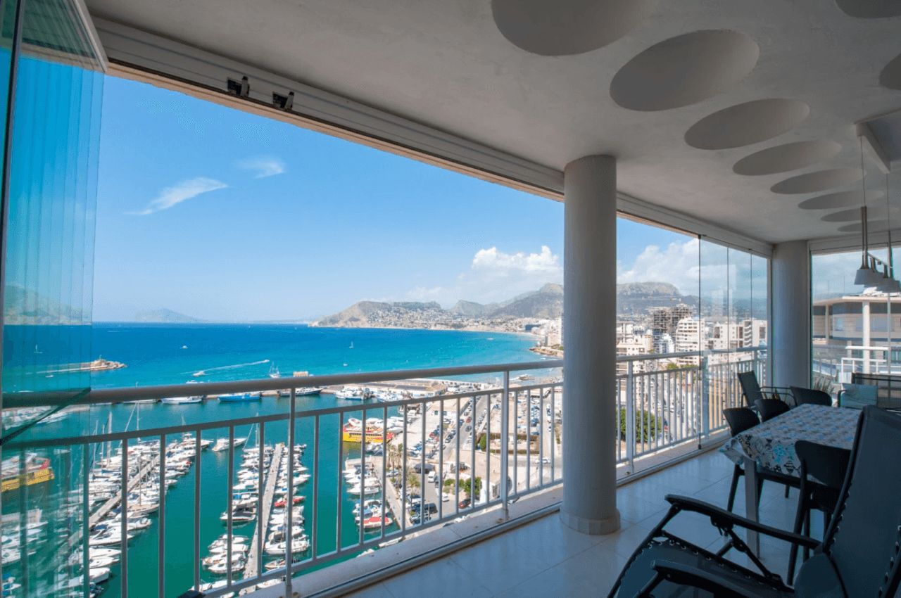 Penthouse for Sale in Calpe’s Puerto Area with Panoramic Sea Peñón Views