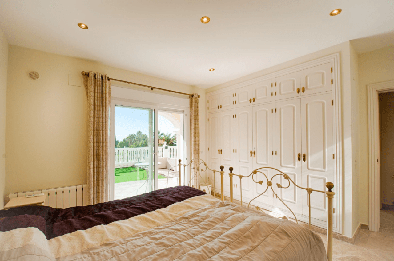Large Elegant Villa with Sea Views for Sale in Moraira