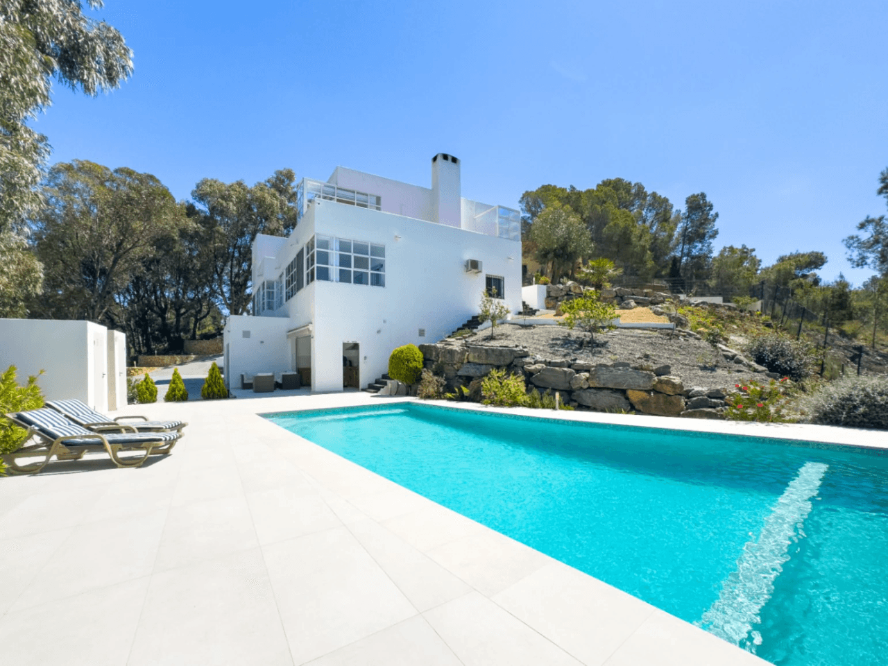 Fully Refurbished 4-Bedroom Villa with Golf, Mountain and Sea Views in Altea