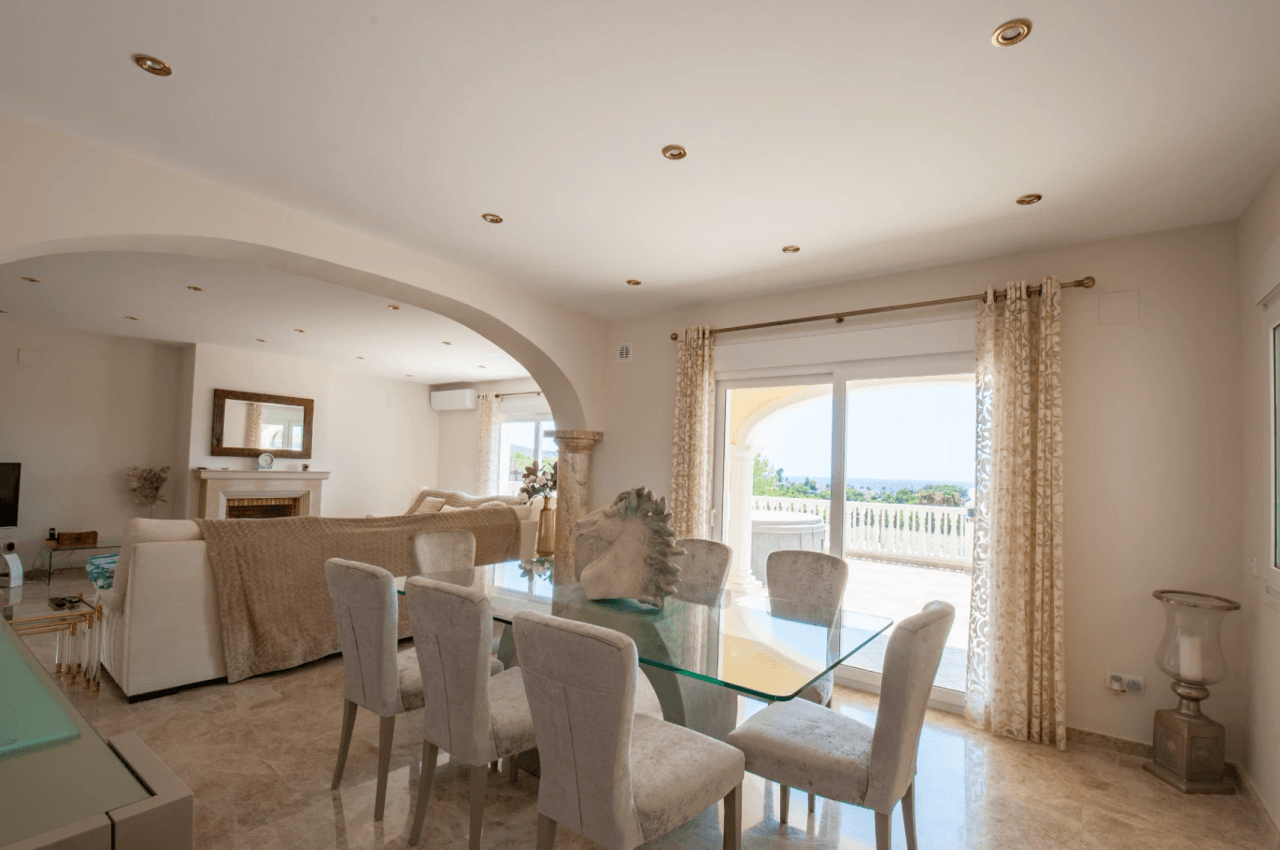 Large Elegant Villa with Sea Views for Sale in Moraira
