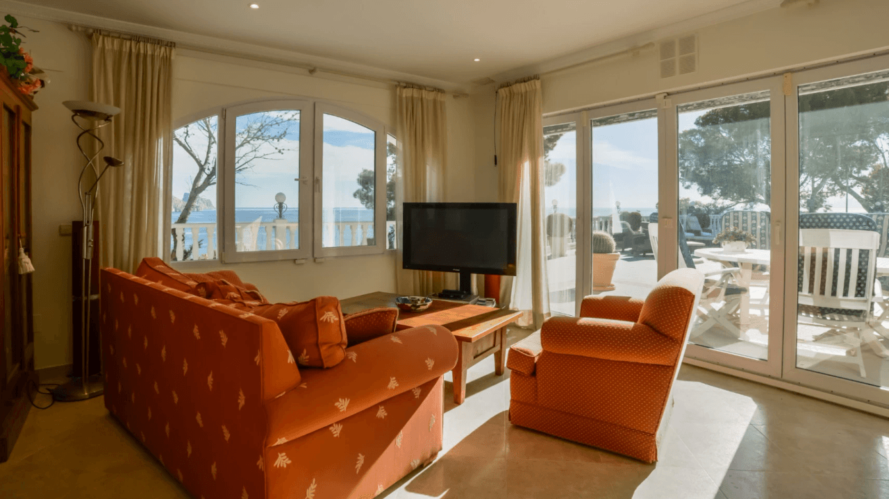 Unique villa with panoramic sea views in a quiet and green residencial área of Altea