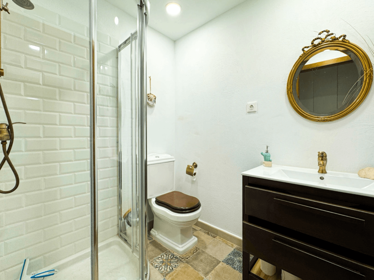 Recently reformed ground-floor 2 bedroom apartment located in the Casco Antiguo of Altea