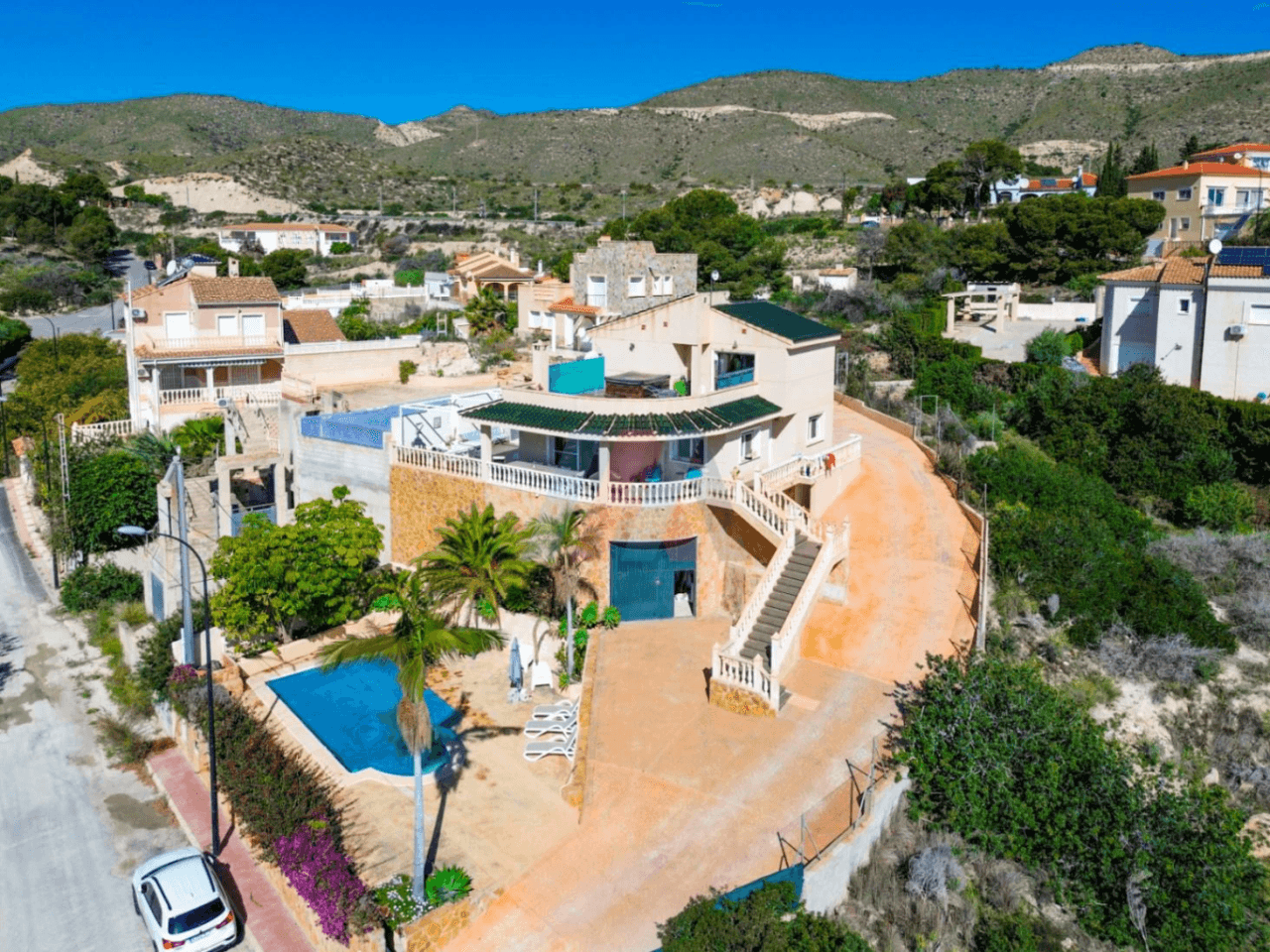 Mediterranean Villa with Sea Views, and walking distance to the sea, in Cala D'or, Campello