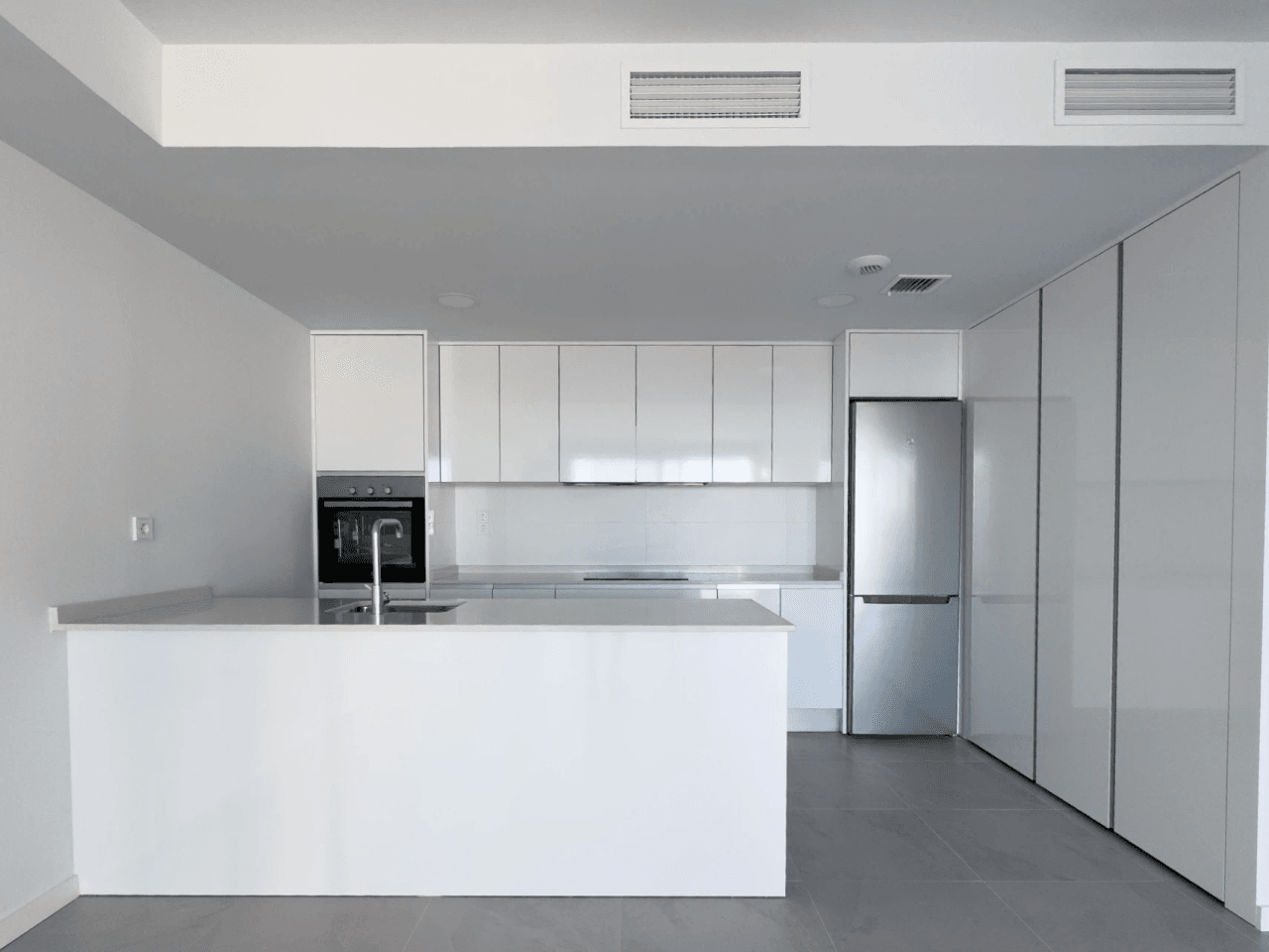 Newly built modern 2 apartment with sea views, recently delivered