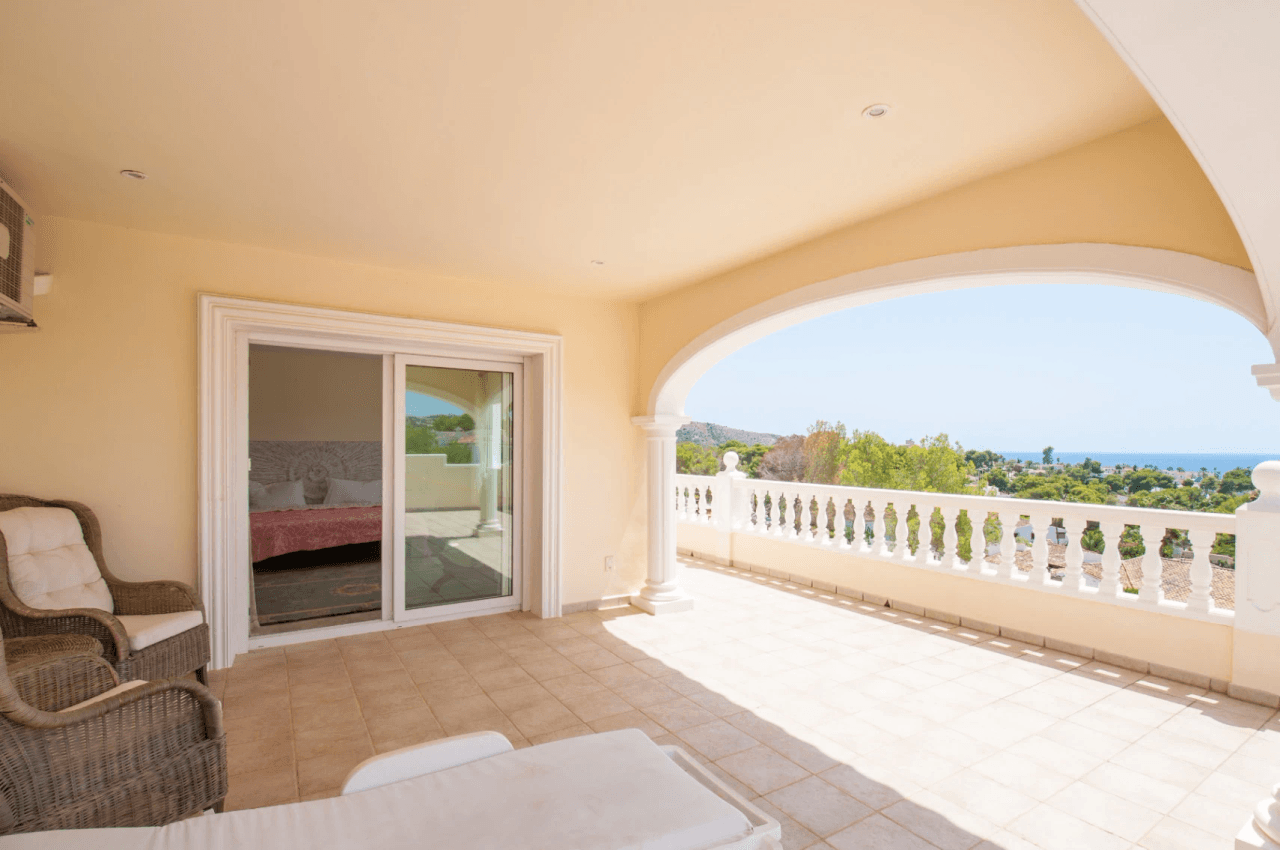 Large Elegant Villa with Sea Views for Sale in Moraira