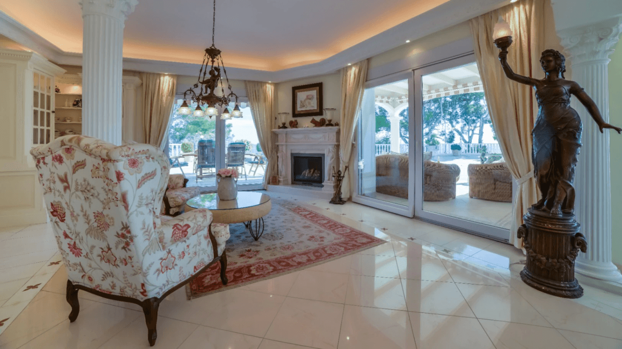 Unique villa with panoramic sea views in a quiet and green residencial área of Altea