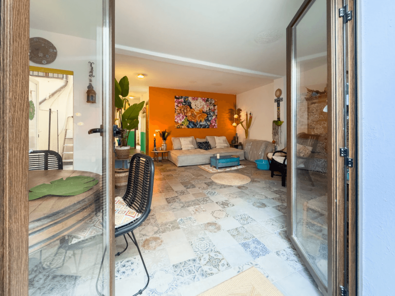 Recently reformed ground-floor 2 bedroom apartment located in the Casco Antiguo of Altea