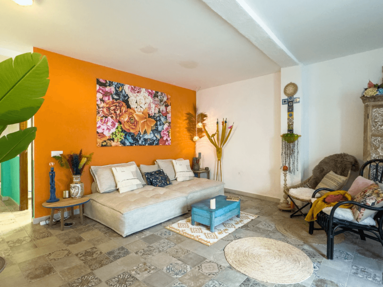 Recently reformed ground-floor 2 bedroom apartment located in the Casco Antiguo of Altea
