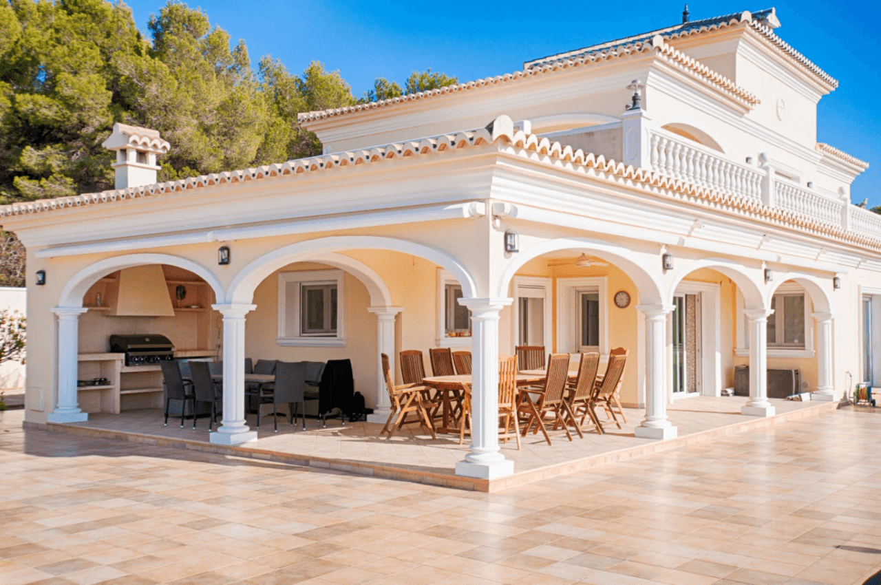 Large Elegant Villa with Sea Views for Sale in Moraira