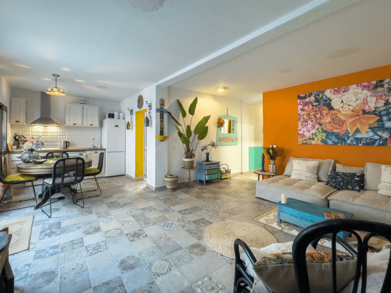 Recently reformed ground-floor 2 bedroom apartment located in the Casco Antiguo of Altea