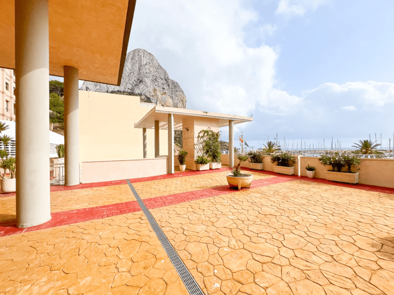 Penthouse for Sale in Calpe’s Puerto Area with Panoramic Sea Peñón Views
