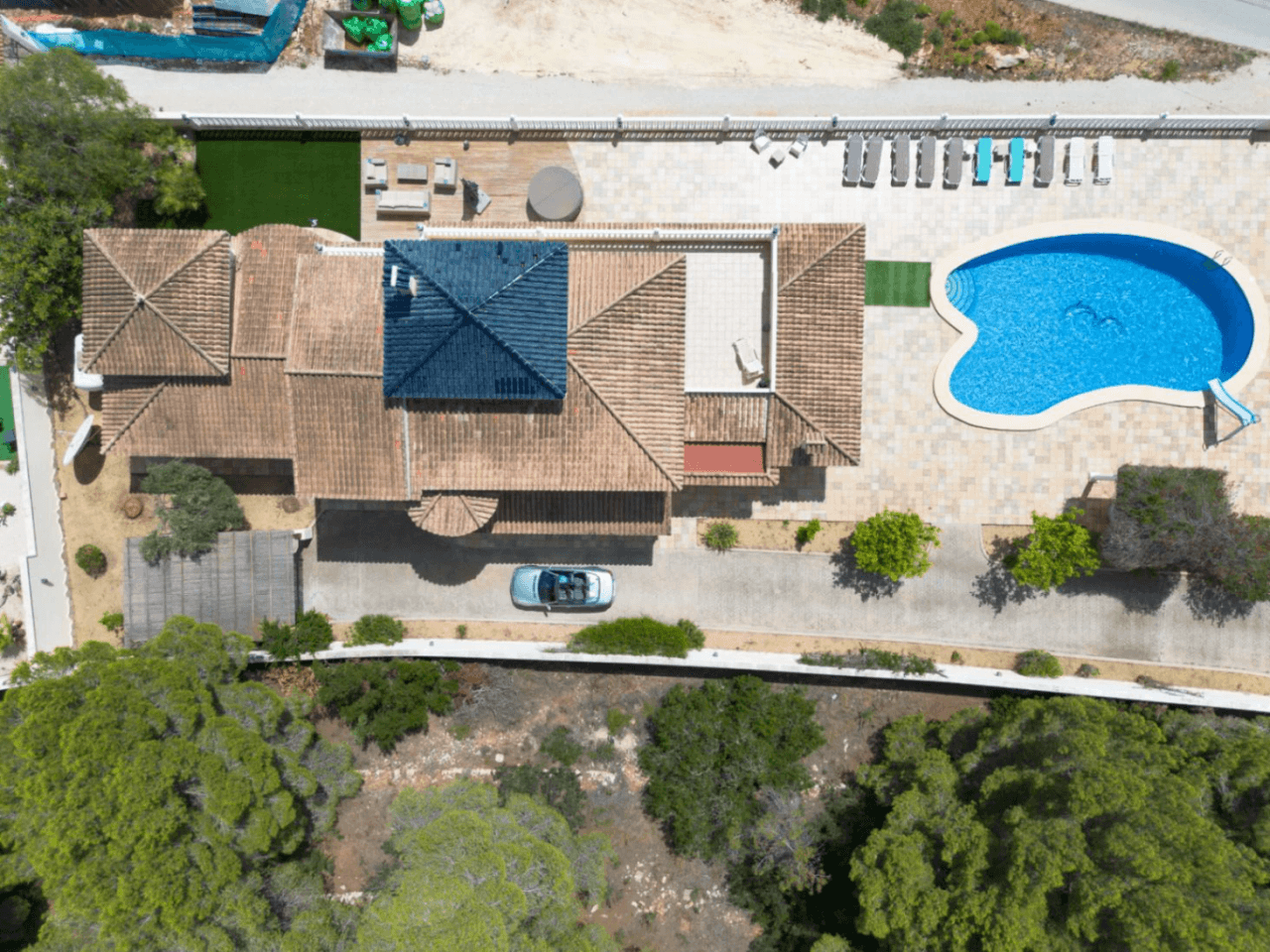 Large Elegant Villa with Sea Views for Sale in Moraira