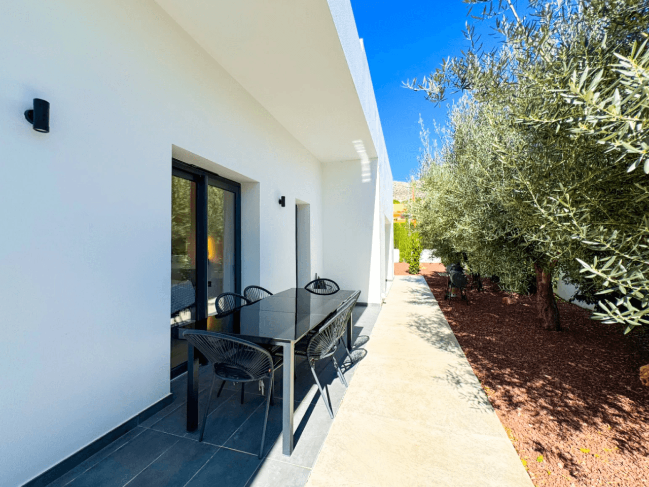 Modern Villa in the Quiet Residential area of Santa Clara, Altea
