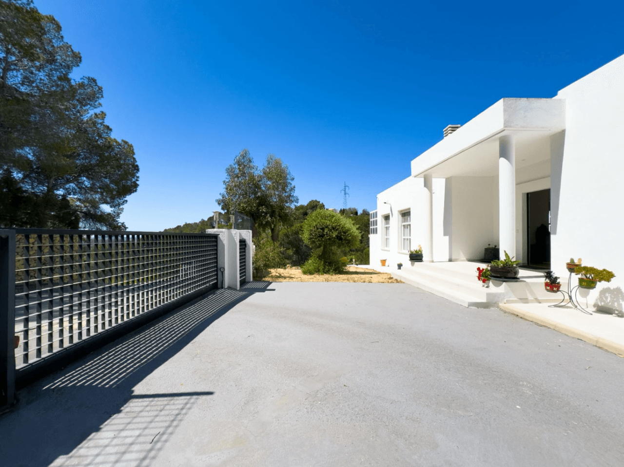 Fully Refurbished 4-Bedroom Villa with Golf, Mountain and Sea Views in Altea