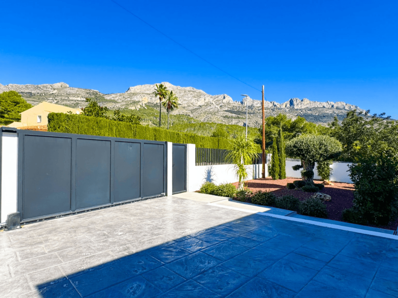 Modern Villa in the Quiet Residential area of Santa Clara, Altea