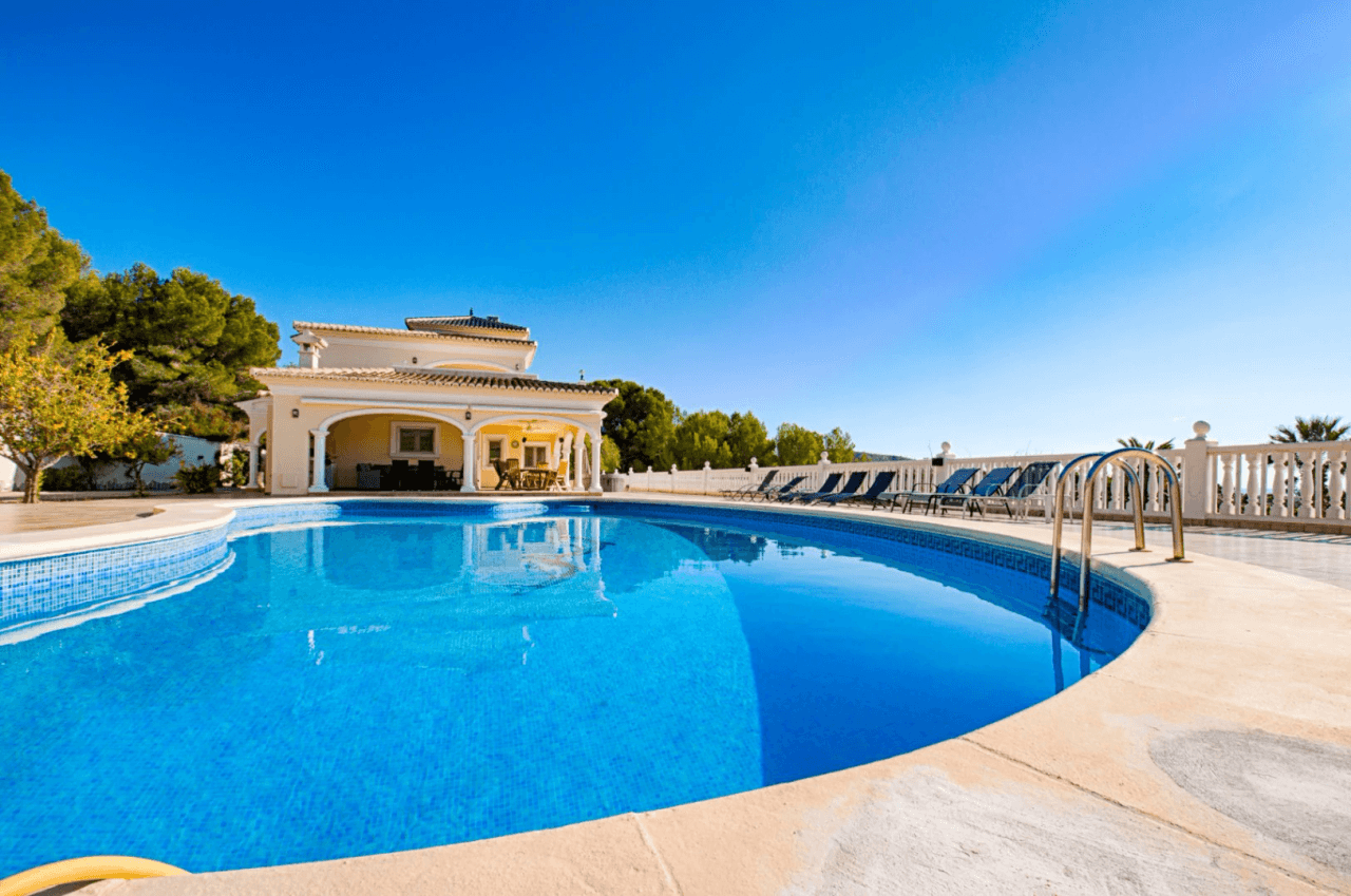 Large Elegant Villa with Sea Views for Sale in Moraira