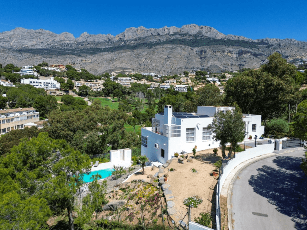 Fully Refurbished 4-Bedroom Villa with Golf, Mountain and Sea Views in Altea