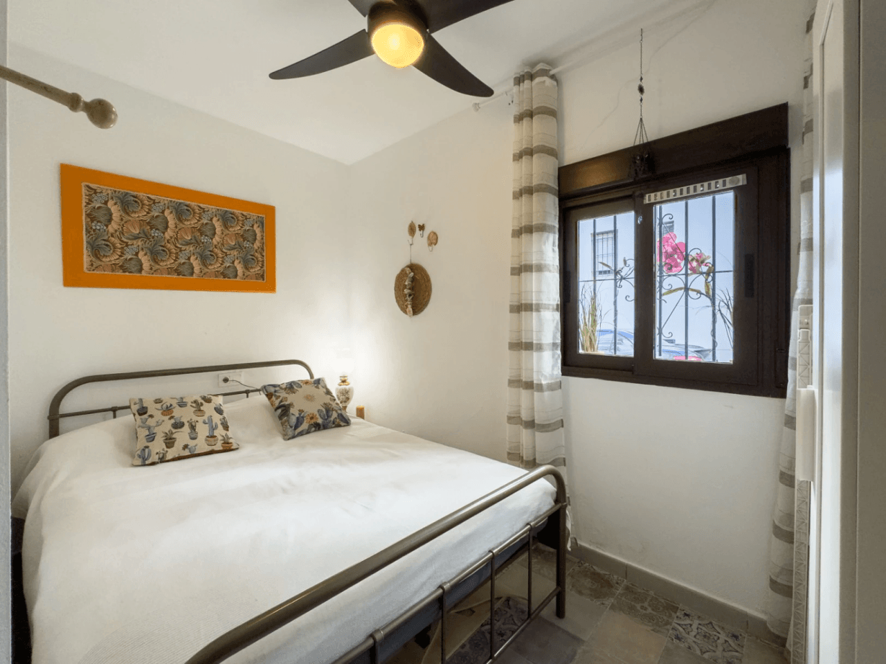 Recently reformed ground-floor 2 bedroom apartment located in the Casco Antiguo of Altea