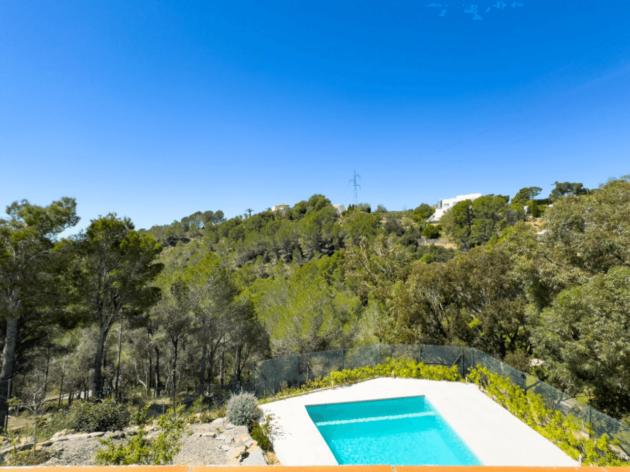 Fully Refurbished 4-Bedroom Villa with Golf, Mountain and Sea Views in Altea