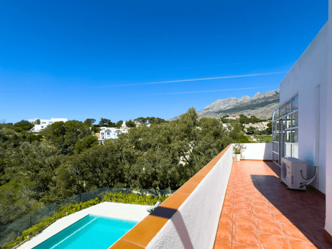 Fully Refurbished 4-Bedroom Villa with Golf, Mountain and Sea Views in Altea