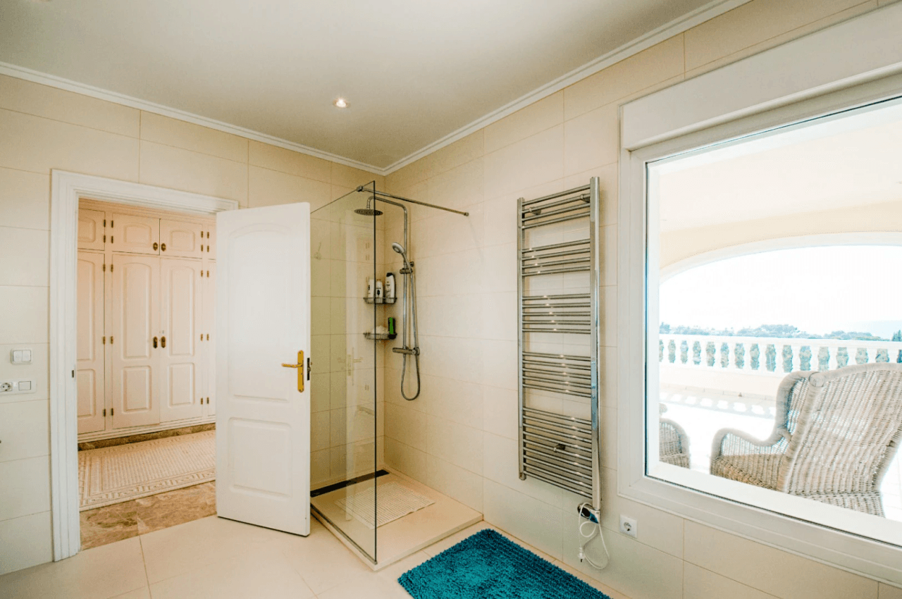 Large Elegant Villa with Sea Views for Sale in Moraira