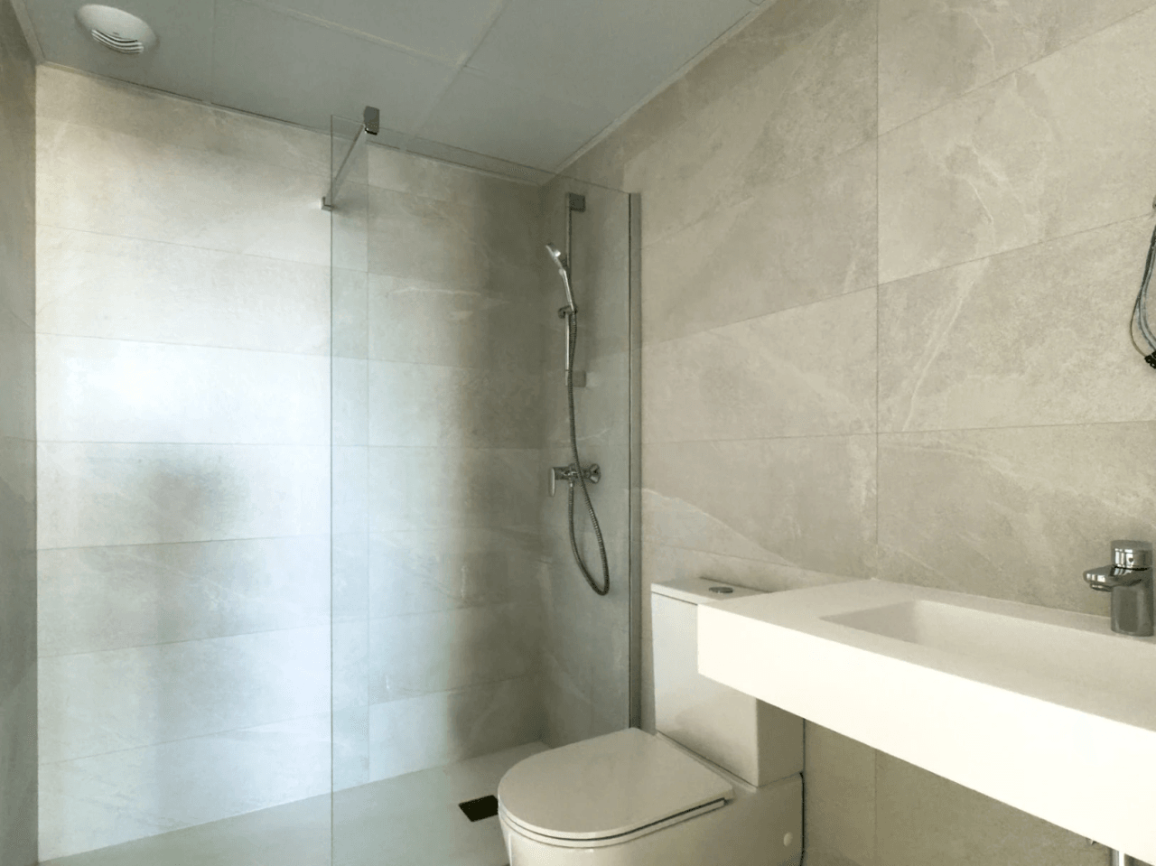 Newly built modern 2 apartment with sea views, recently delivered