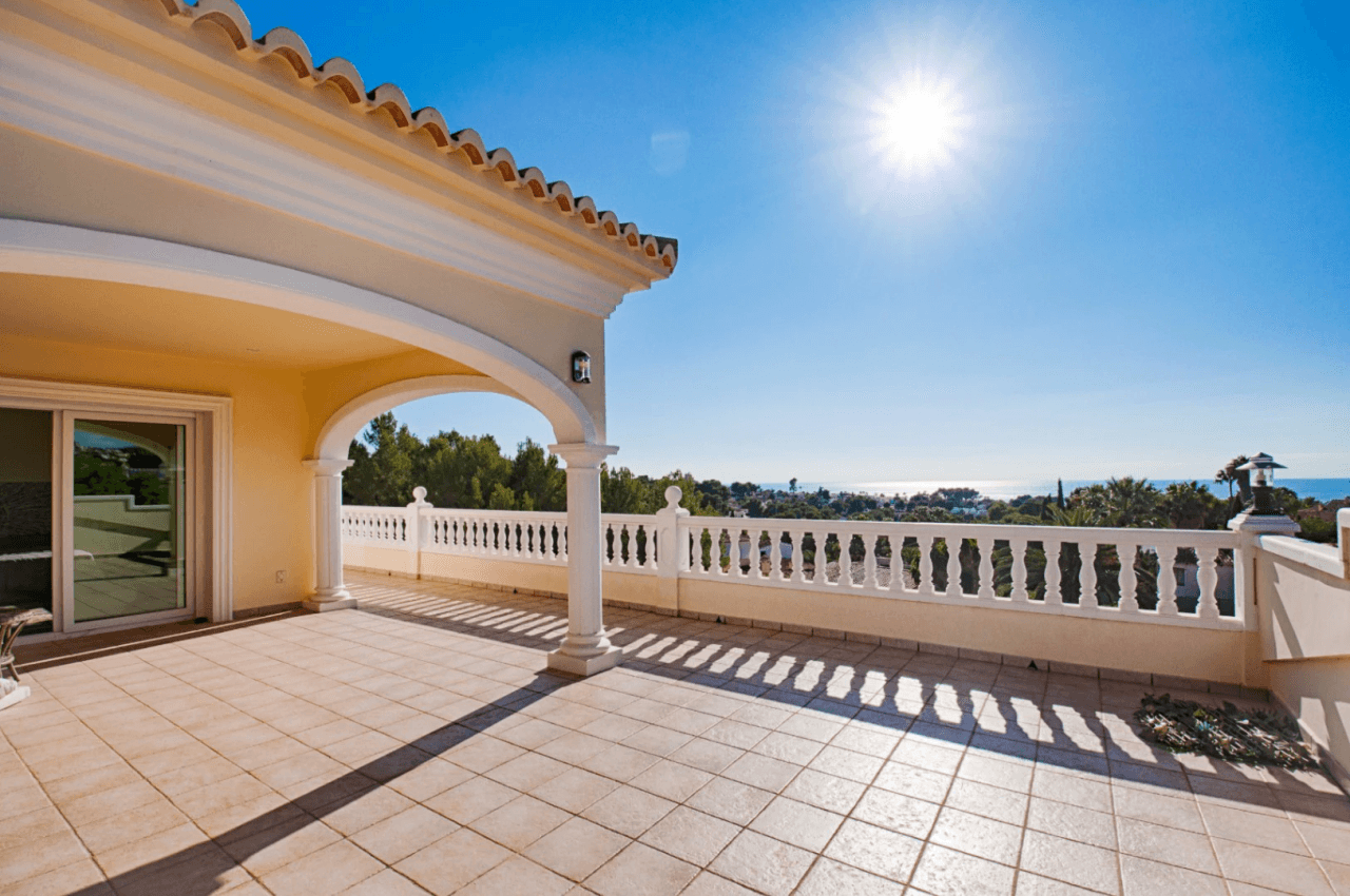 Large Elegant Villa with Sea Views for Sale in Moraira