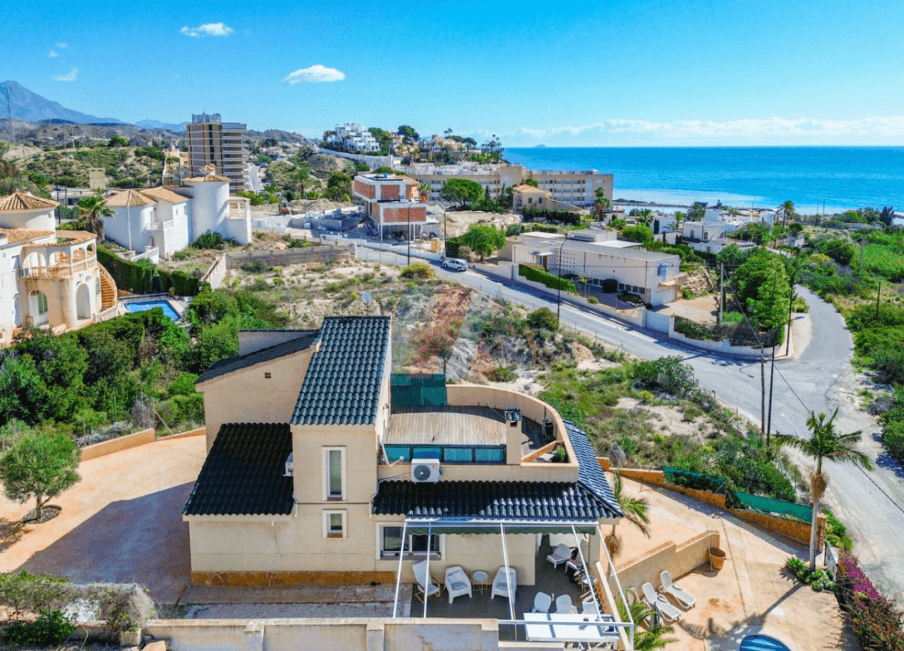 Mediterranean Villa with Sea Views, and walking distance to the sea, in Cala D'or, Campello
