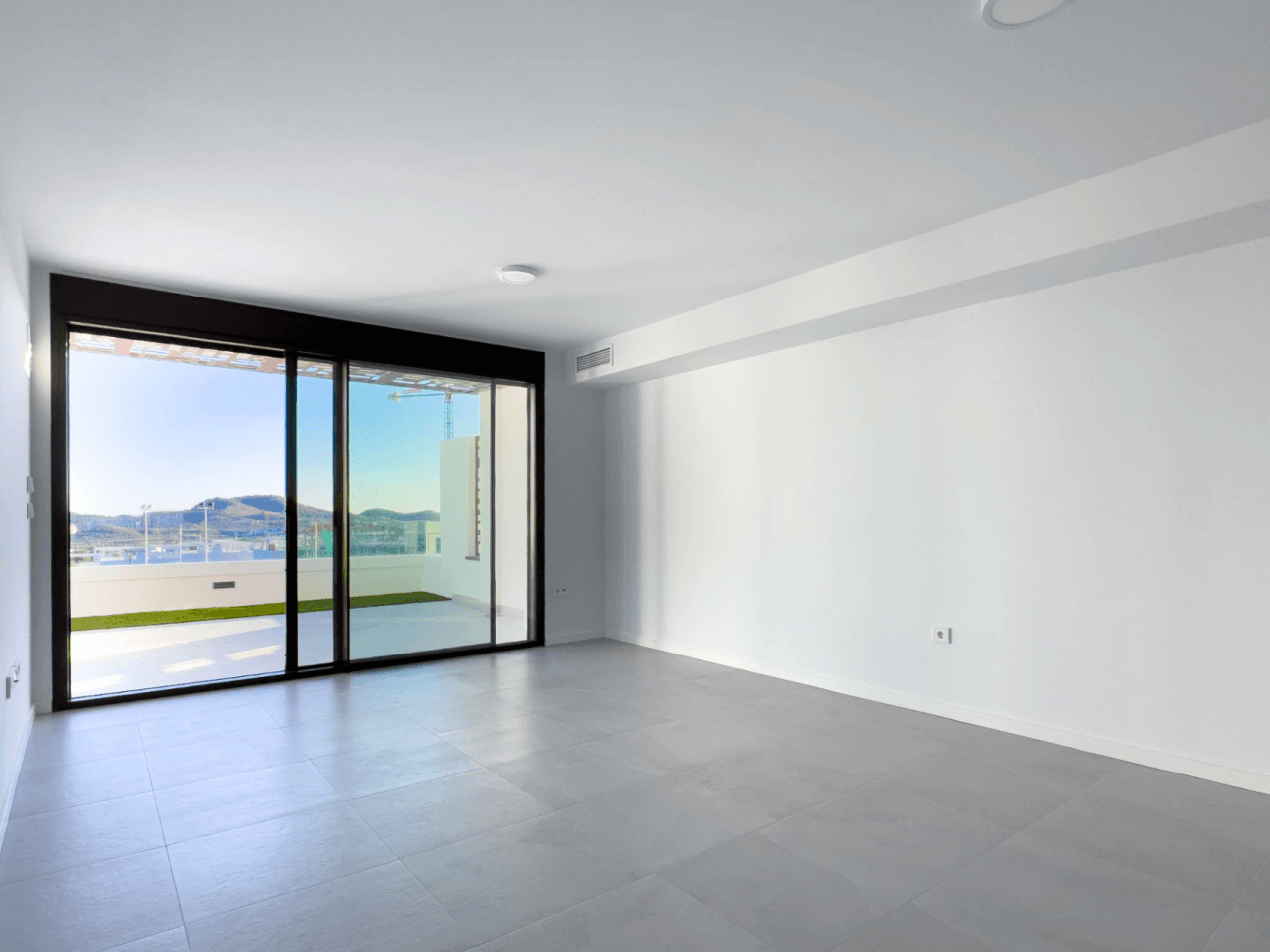 Newly built modern 2 apartment with sea views, recently delivered